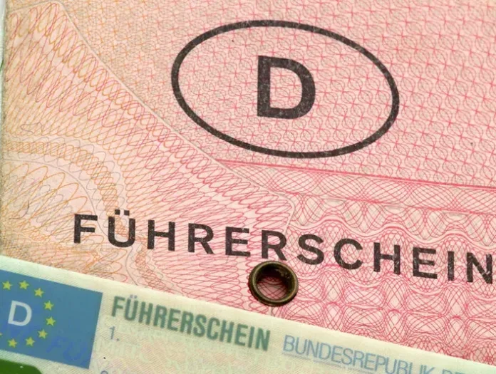 https://www.flickr.com/photos/foto_db/47514641012/' target='_blank'>Führerschein
